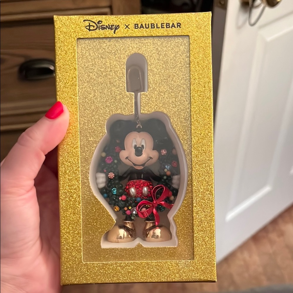 Disney x BaubleBar Mickey Mouse Christmas wreath bag clip brand new